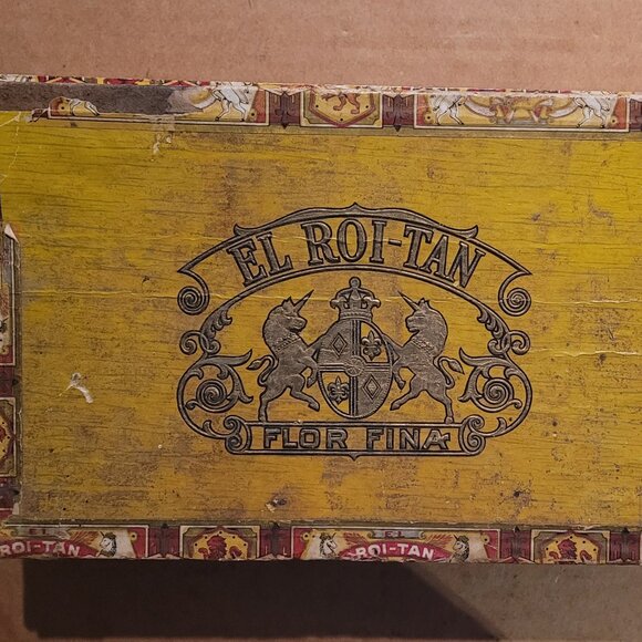 Vintage Cowrie Shells in old Roi Tan Cigar Box Lot 2 3/4 LBS Various Sizes - Picture 4 of 4